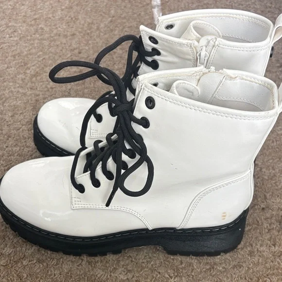 Madden NYC white boots NEW - Picture 2 of 4
